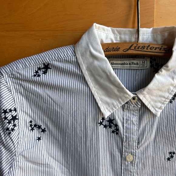 NWT Rare ABERCROMBIE & FITCH stripe button down with stars embroidered - Size M✨ - Picture 1 of 4